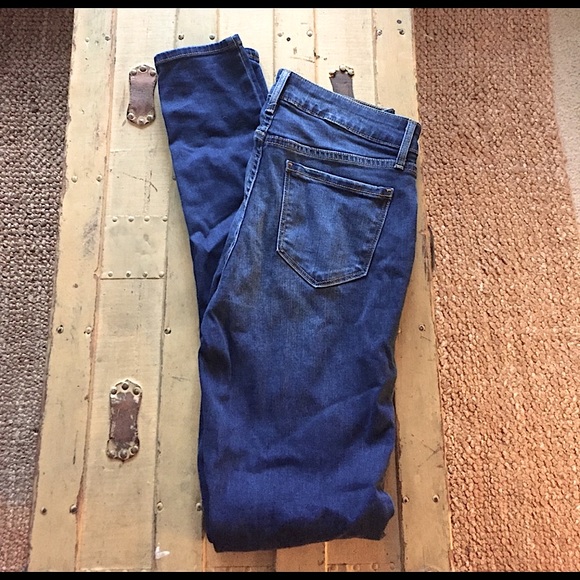 NWOT OLD NAVY ROCKSTAR STRETCH BODYCON MIDRISE SKINNY RIPPED DENIM JEANS 4 - Picture 2 of 3